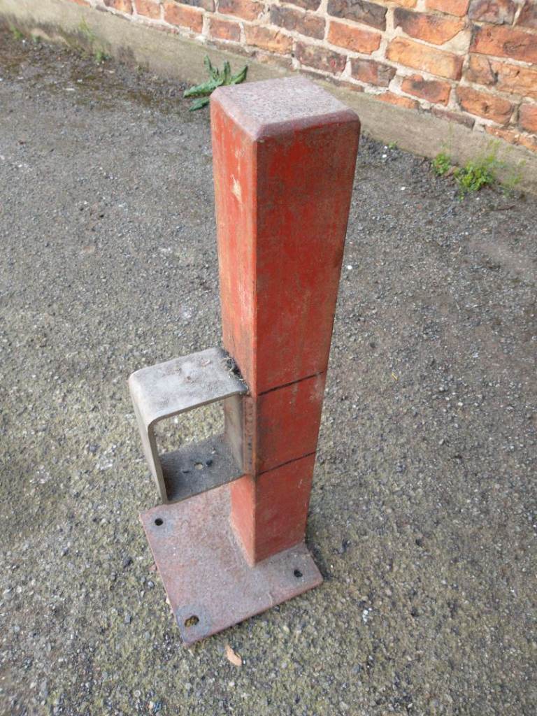 Steel ground anchor