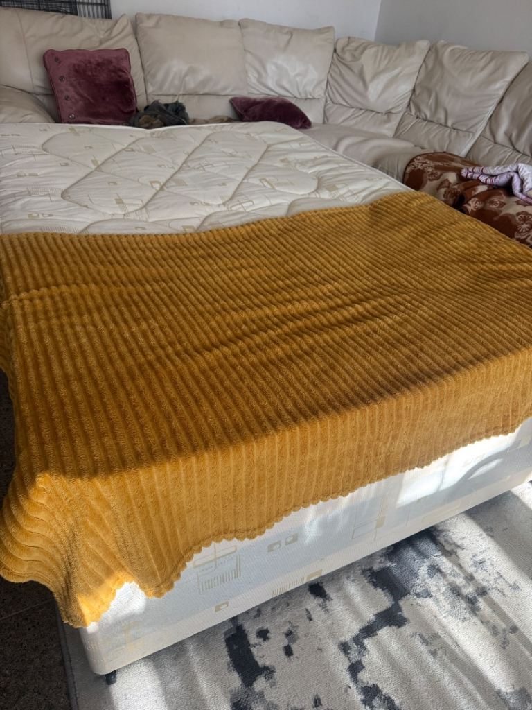 🌺 Nearly NEW 🌺 Clean Double Bed and Mattress