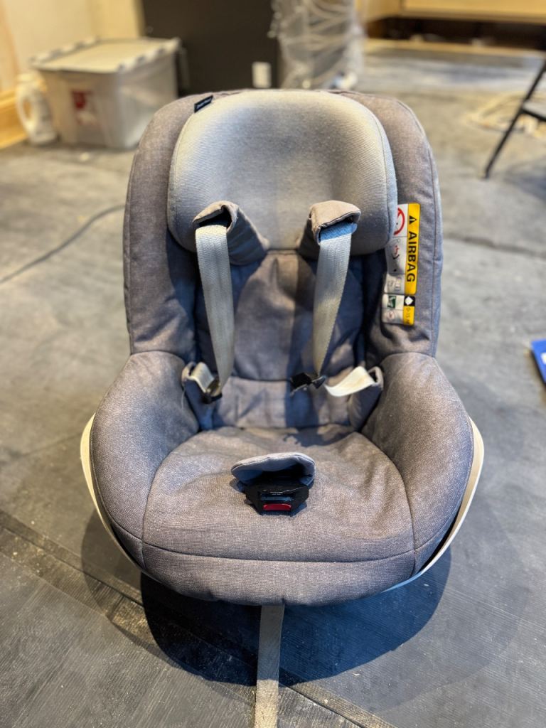 Maxi Cosi 2 way pearl car seat and isofix