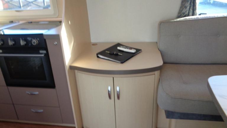 Hobby 645 VIP 5 BERTH,FIXED BED CARAVAN IN CLEAN CONDITION. 2010