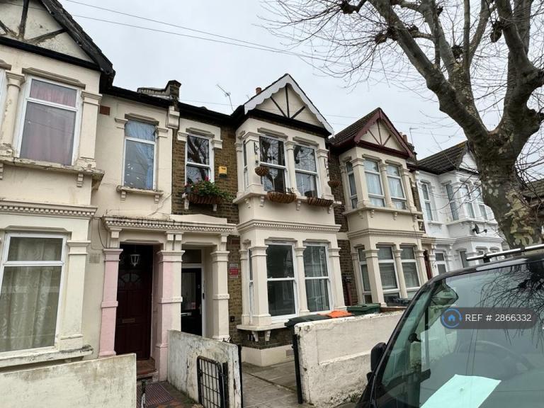 2 bedroom flat in Tudor Road, London, E6 (2 bed) (#2866332)