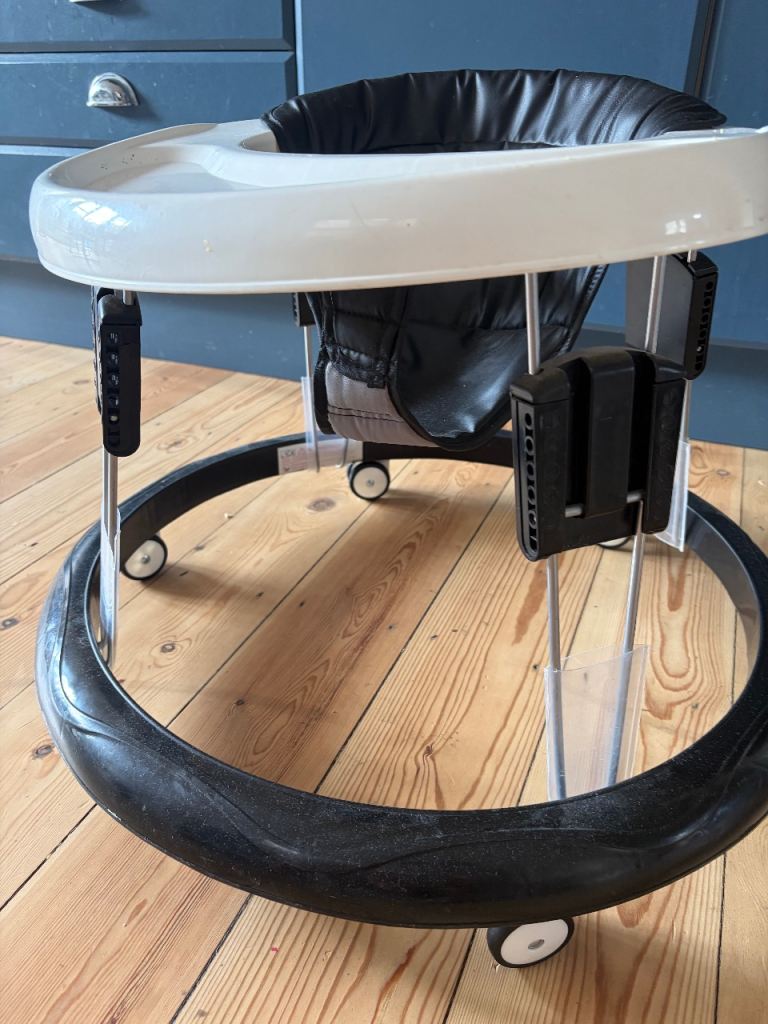 Baby walker with wheels