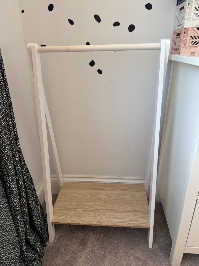Children’s open clothes rail 