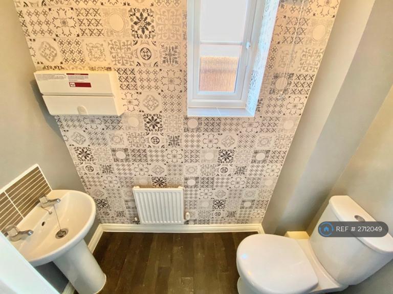 3 bedroom house in Broad Street, Crewe, CW1 (3 bed) (#2712049)