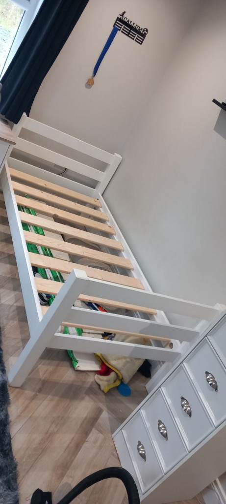 2 x single beds and mattresses 