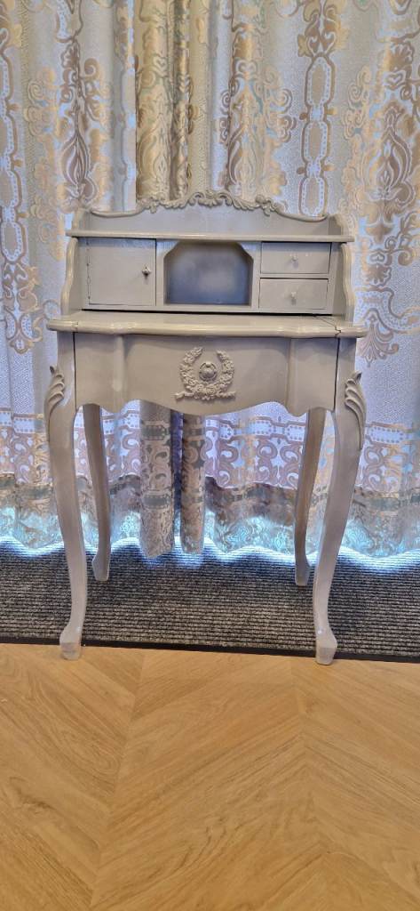 Desk/vanity