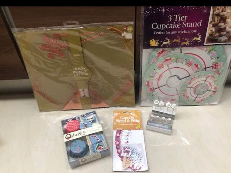 Christmas Baking Cup Cake cases/toppers/wraps/picks/candles/stand/gift box. Collect Fulham