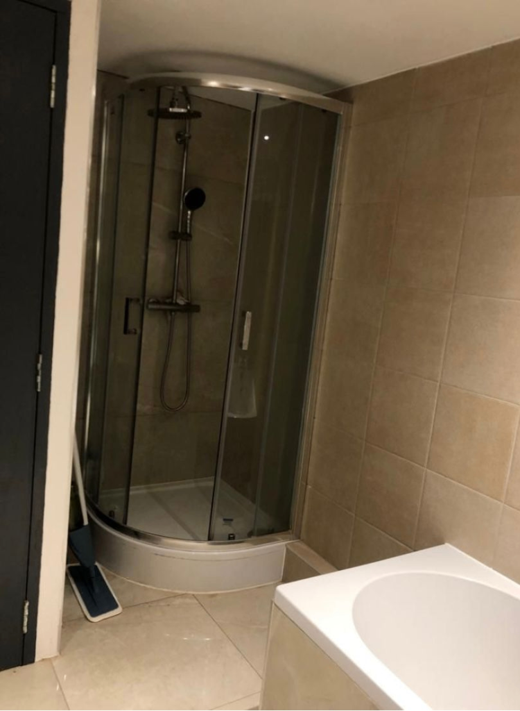 Spacious & Cosy double room for Rent SS14 1QA