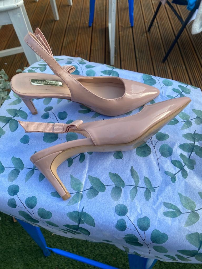 Nude patent shoes