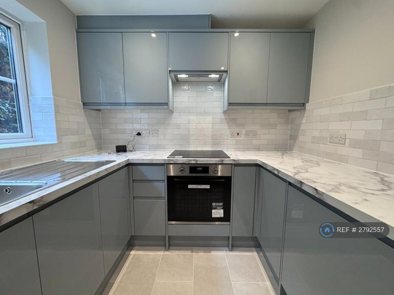 1 bedroom flat in Heddington Grove, London, N7 (1 bed) (#2792557)
