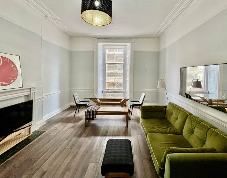 Douglas Street - Glasgow city centre - Lovely first floor flat - until end Aug - non HMO