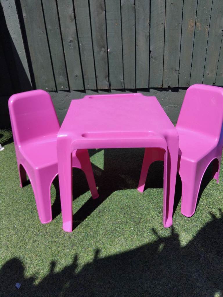 Kids table and chairs 