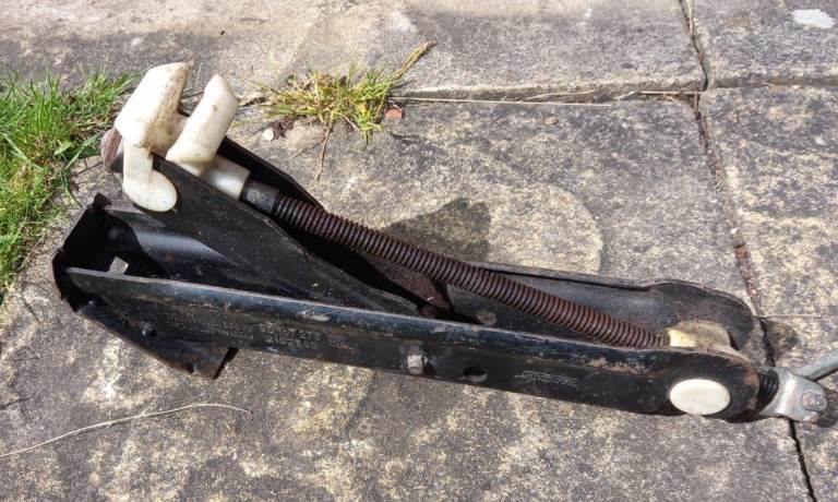  CAR JACK & CARAVAN WHEELBRACE. (WHEELBRACE FOLDS UP)