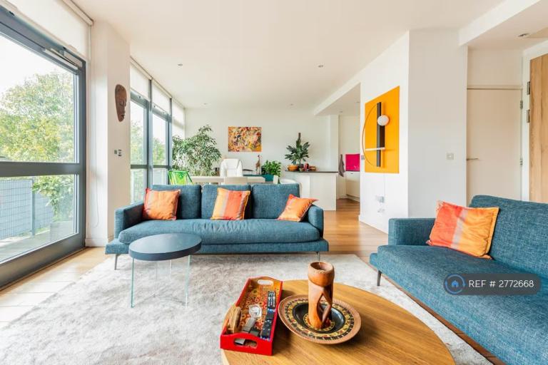 2 bedroom flat in Pentonville Road, London, N1 (2 bed) (#2772668)