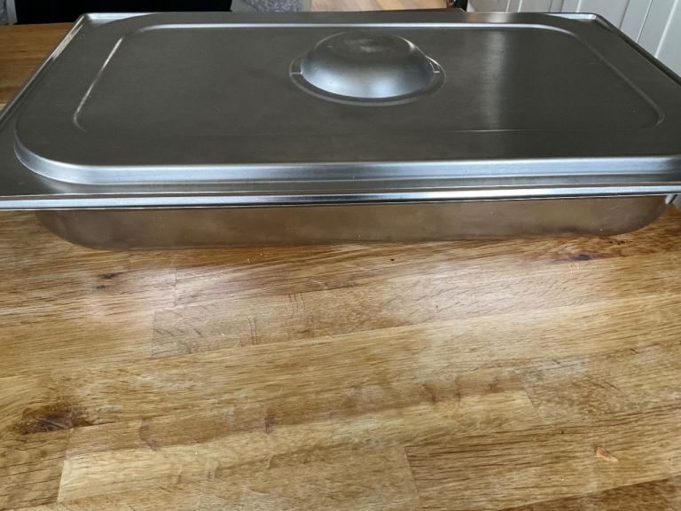 Catering dish