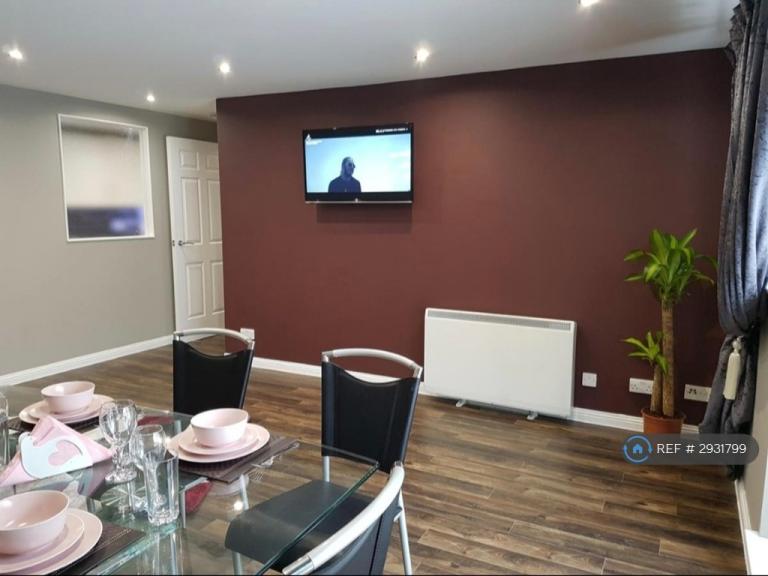 3 bedroom flat in Wallace Street, Glasgow, G5 (3 bed) (#2931799)