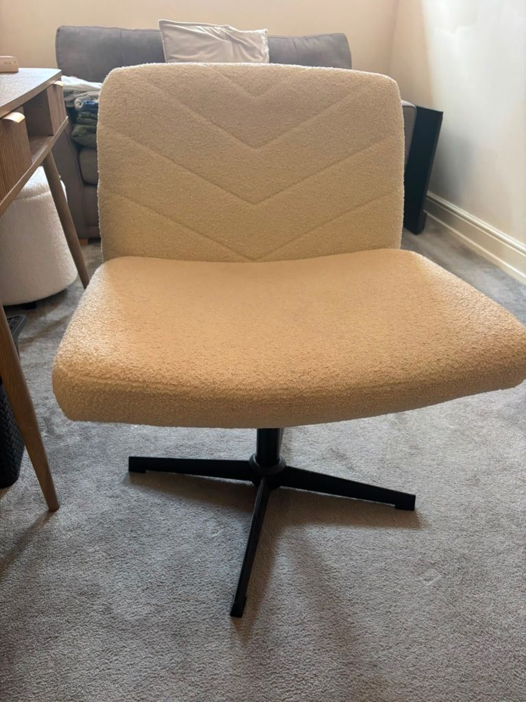 Cream Fabric Office Chair with Black Base – Good Condition