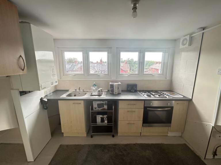 One bedroom top floor flat 