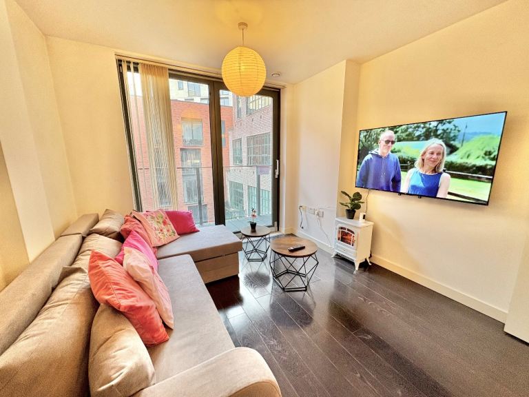 Modern apartment next to Arndale Market Street