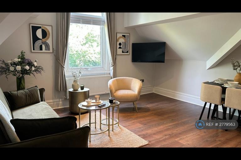 2 bedroom flat in Ullet Road, Liverpool, L17 (2 bed) (#2779563)