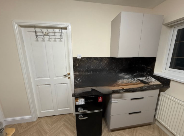 Modern 1 Bedroom Flat | Renovated | Fitted Kitchen | Parking | Hawkswood Avenue, Bradford - BD9