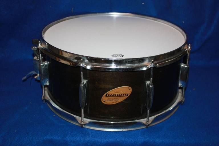Ludwig Accent Custom Walnut Finish Snare Drum 14in x 5.1/2in ~ New Remo Ambassador Head ~ £120 ono