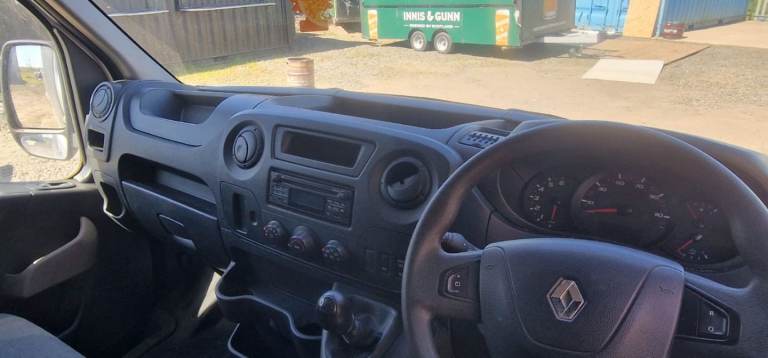 Renault master lowloader luton van 