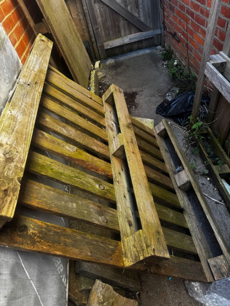 FREE PALLETS 