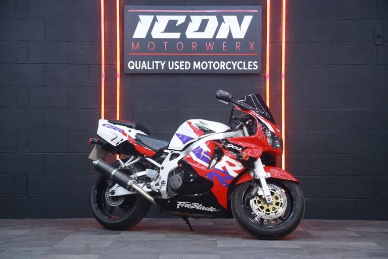 Honda CBR900RR Fireblade 11082 MILES CLEAN EXAMPLE