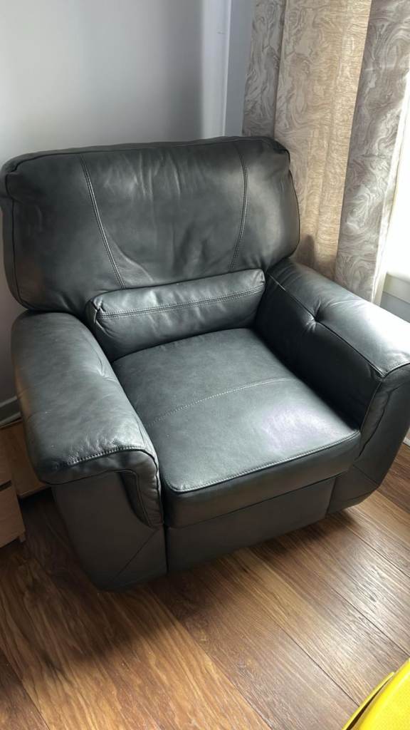 💥FREE💥Lazee boy recliner chair