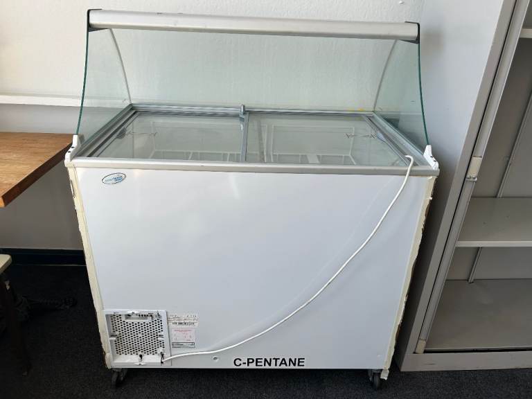 Commercial ice cream freezer
