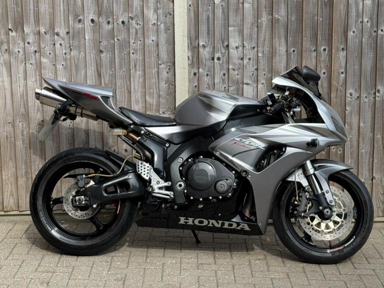 HONDA CBR 1000 RR FIREBLADE 2007 (57) SUPER SPORT + LAST OWNER HAD THIS 8 YEARS