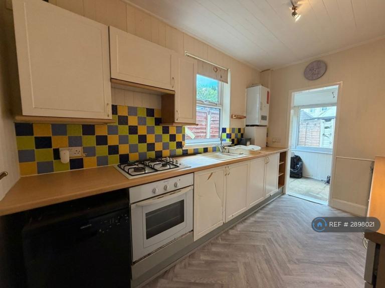 2 bedroom house in Clarkes Road, Portsmouth, PO1 (2 bed) (#2898021)