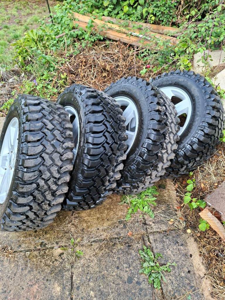 Insa Turbo Dakar 235/65/17 nearly new tyres x4 on Freelander 2 rims