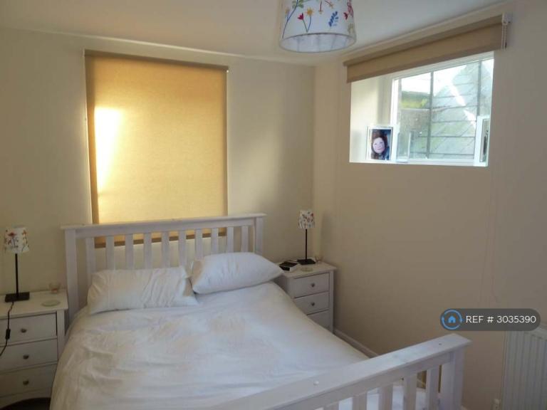 2 bedroom flat in The Warehouse, Dover, CT16 (2 bed) (#3035390)