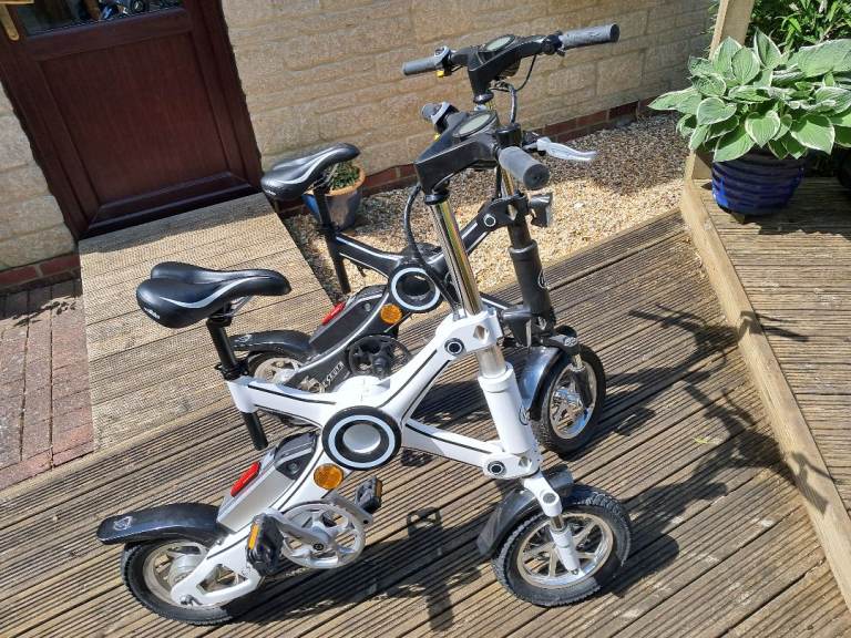 As New - 2x Eskuta folding X E-bikes, very low distance, may suit collector