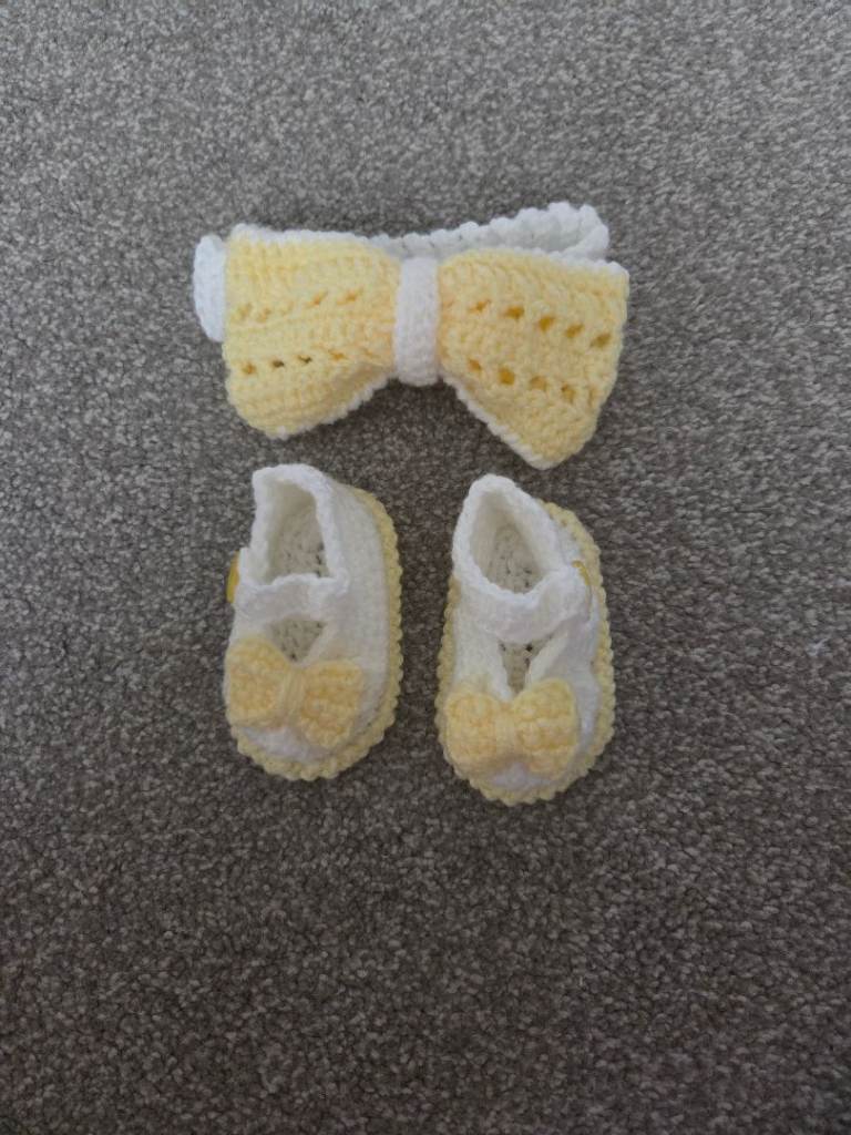 Handmade baby shoes and headband set newborn