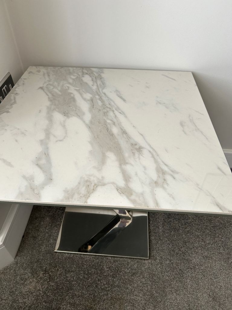 Marble Effect Extendable Coffee Table – White and Grey