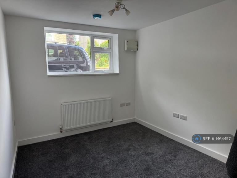 2 bedroom flat in Chapeltown, Pudsey, LS28 (2 bed) (#1464457)