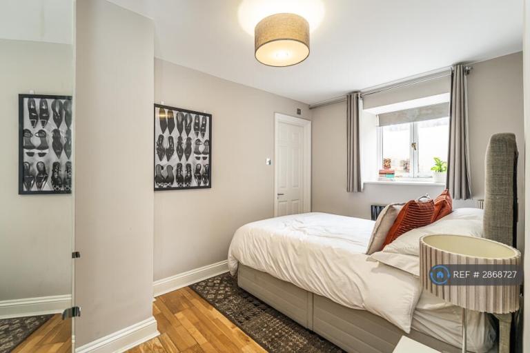 1 bedroom flat in Lyham Road, London, SW2 (1 bed) (#2868727)