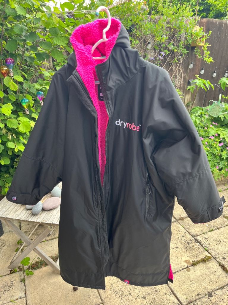 Dryrobe Black with Pink Lining – Good Condition