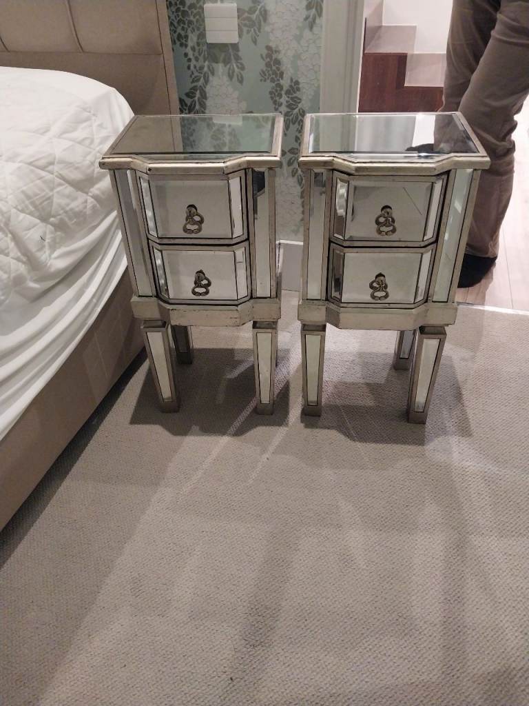 Mirrored Venetian Bedside Cabinet Lamp Tabble Bedroom furniture Silver glass x 2