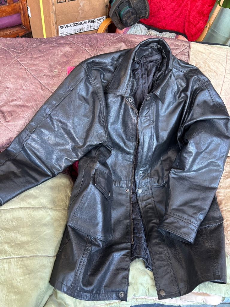 Men's Black Leather Jacket – Good Condition