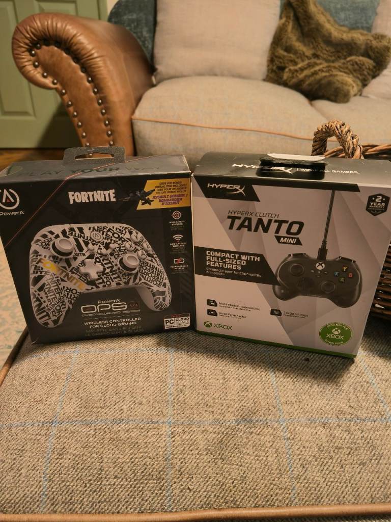 PowerA Fortnite Controller & HyperX Tanto Mini Controller