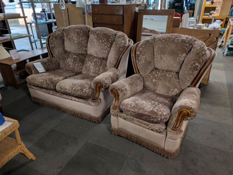 OLDER STYLE FLORAL VELOUR SOFA + RECLINER CHAIR