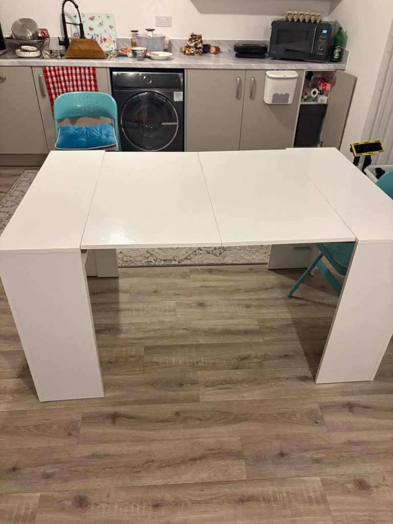 White Extendable Dining Table – Good Condition