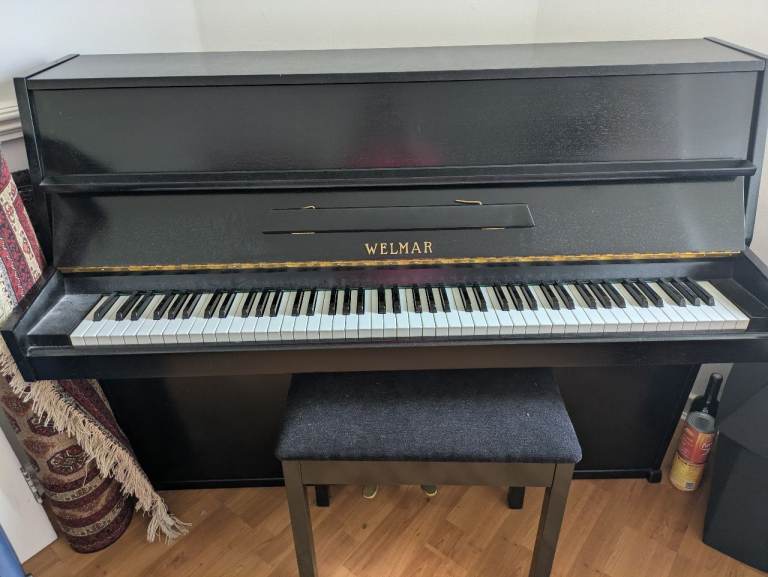 Upright piano