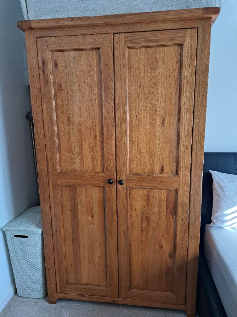 2 Door Solid Oak Wardrobe – Good Condition