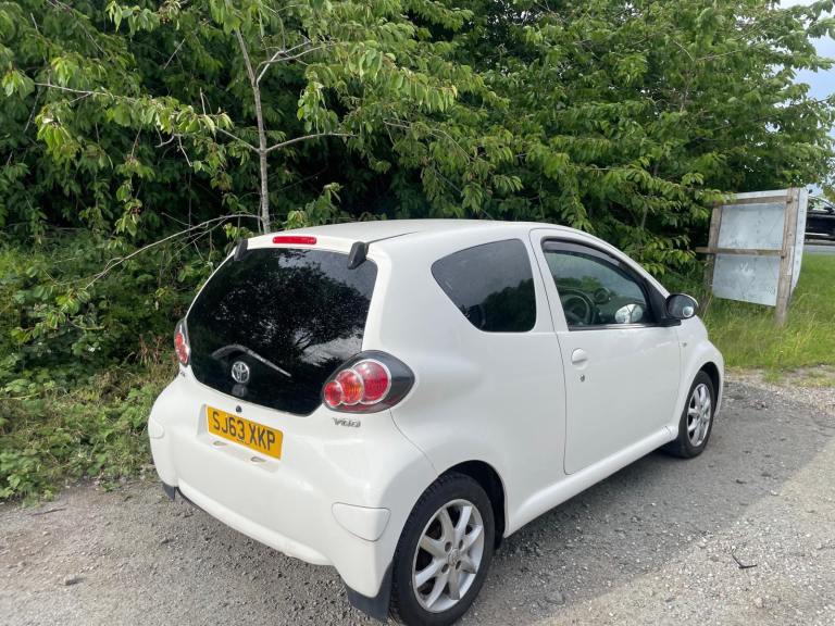 TOYOTA AYGO 1.0 VVT-I MODE 63 REG WHITE 3 DOOR MOT OCTOBER 23RD 2026 TAX £20 SERVICE HISTORY