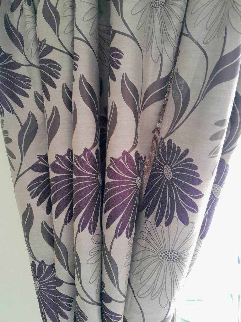 Matching Curtains Purple Cream 90" x 90" & 130" x 50"